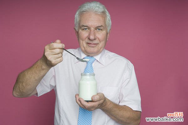 男人喝酸牛奶的坏处和危害