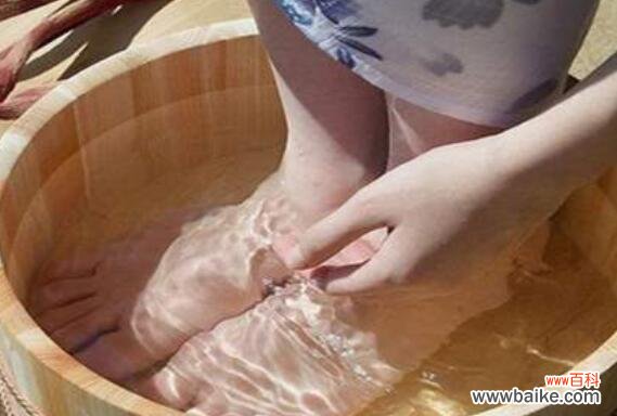米醋泡脚的功效与作用 米醋泡脚的好处