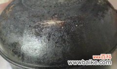 清洗黑锅底的技巧 清洗黑锅底的方法