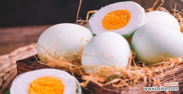 煮熟的盐鸭蛋能放多长时间 煮熟的咸鸭蛋放在冰箱能放多久