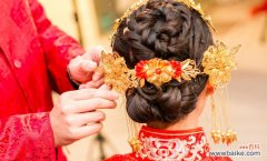 盘新娘发的简单方法 关于盘新娘发的简单方法