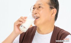 过期纯牛奶洗脸的正确方法 过期纯牛奶可以洗脸吗