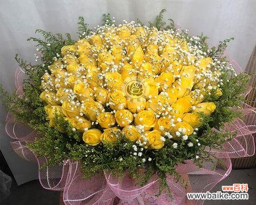 解读送黄玫瑰的真正意图 男人送女孩黄玫瑰的含义