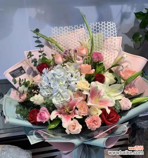 传递真爱 花语浪漫，百合康乃馨情人草玫瑰之寓意