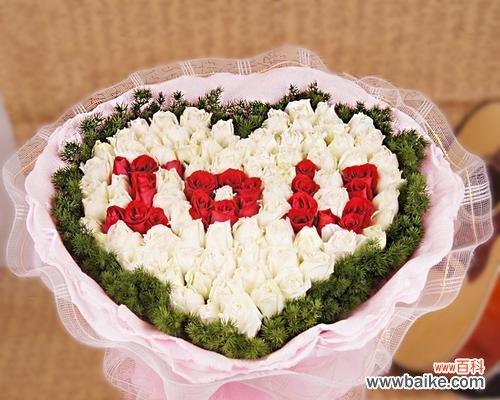 探究九朵玫瑰赠送的含义，传递爱情的语言 九朵玫瑰代表的寓意和象征