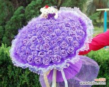 从紫色的神秘到爱情的象征，了解紫玫瑰的魅力 探寻紫玫瑰的花语