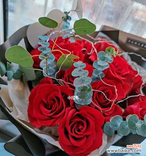 康乃馨的花语和男友送花的含义 男朋友送康乃馨，代表什么？