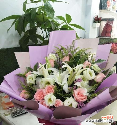 从鲜花语言角度看爱情的表达 探秘12朵玫瑰花的含义