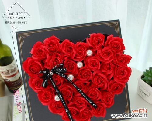 探寻五朵玫瑰代表的花语和文化背景 五朵玫瑰的意义