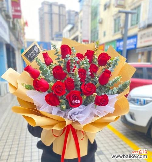 传递深情与真爱,表达长久的承诺 13朵红玫瑰的象征意义