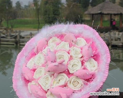 探寻玫瑰花象征的丰富内涵 16朵玫瑰花的深刻寓意