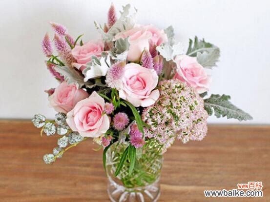 花头大的花都行 矮花瓶适合插什么花?芍药/牡丹/玫瑰