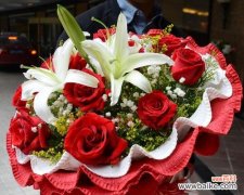 玫瑰花的八种不同的象征意义及应用场合 解析八朵玫瑰花的代表意义