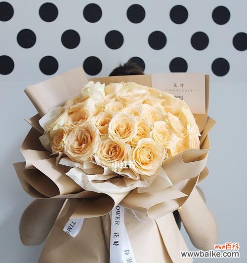 解读香槟色玫瑰代表的情感与祝福 香槟色玫瑰的意义