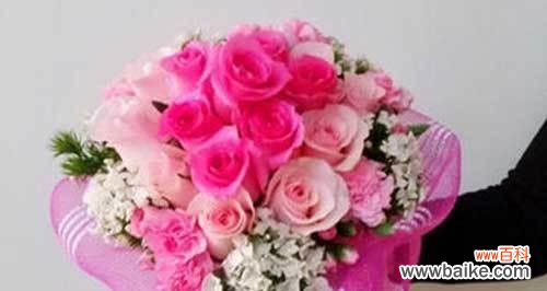 用花言巧语表达爱意,29朵玫瑰传递的情感信息 29朵玫瑰花的花语与意义