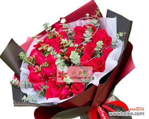 用花言巧语表达爱意,29朵玫瑰传递的情感信息 29朵玫瑰花的花语与意义