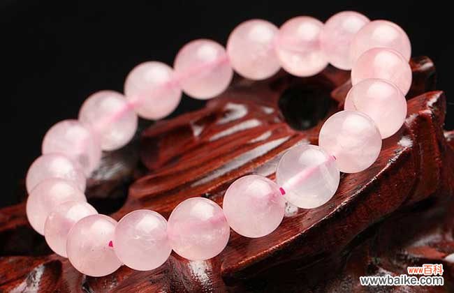 粉水晶戴右手的含义 粉水晶手链戴哪只手？