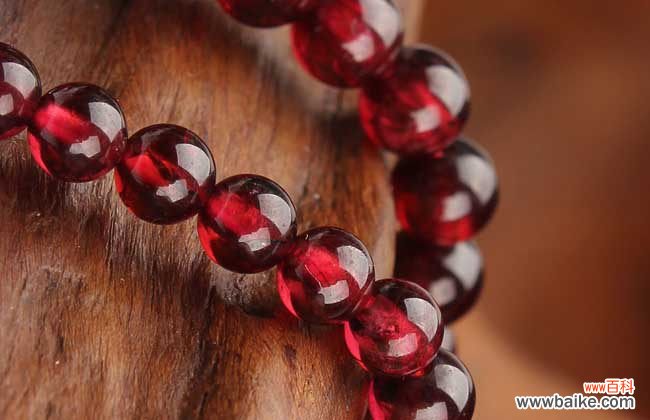 女人戴石榴石的禁忌 石榴石的鉴别方法