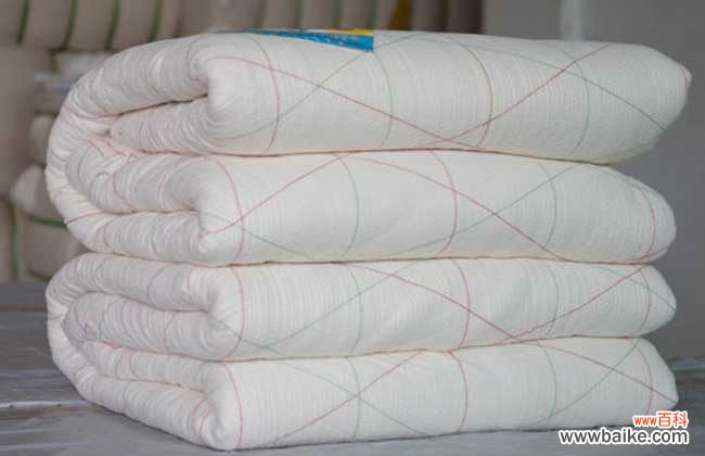 冬天盖棉花被好还是蚕丝被好 棉花被和蚕丝被哪个好？