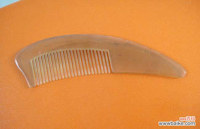 黑牛角梳的作用与功效 牛角梳有什么作用？
