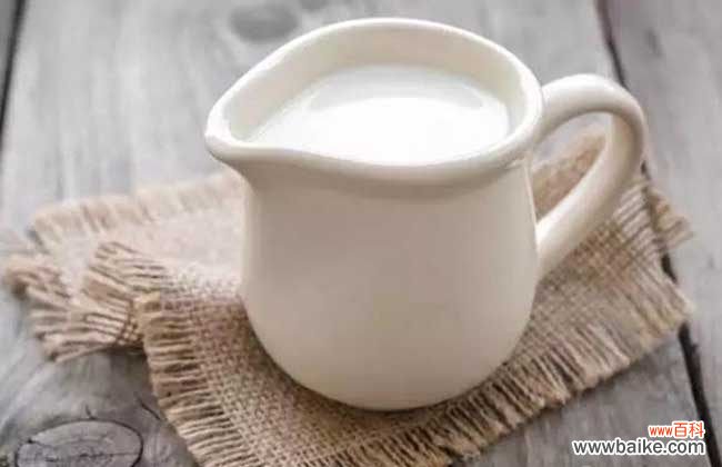 千万不要用牛奶洗脸 过期牛奶可以洗脸吗？