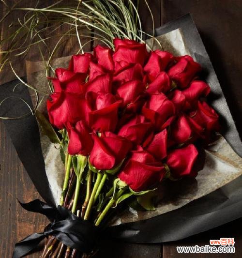100朵玫瑰代表什么意思？送花时需要注意什么？