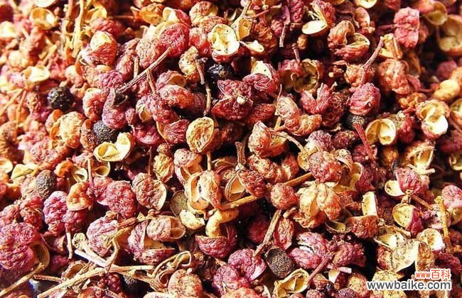 花椒水泡脚的正确方法 花椒水泡脚的功效与作用