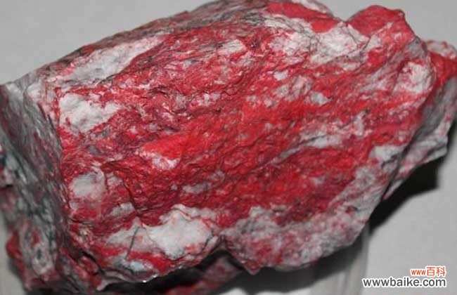 鸡血石市场价钱 鸡血石有什么作用？