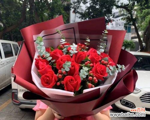 探索玫瑰花花语颜色的隐含意义 玫瑰花花语颜色代表的含义