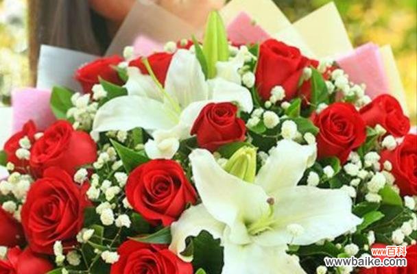 12朵玫瑰花的花语是什么？送花时需要注意什么？