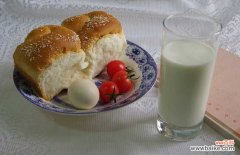 为什么睡前不建议喝牛奶 睡前喝牛奶好吗？