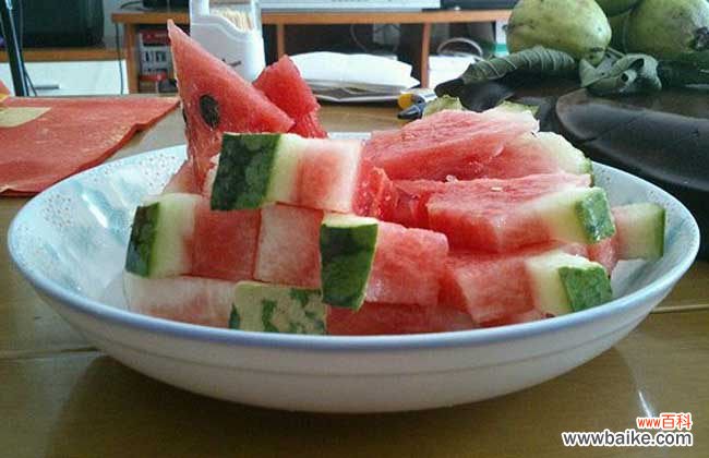 西瓜放冰箱4天还能吃吗 西瓜能放冰箱里面吗？