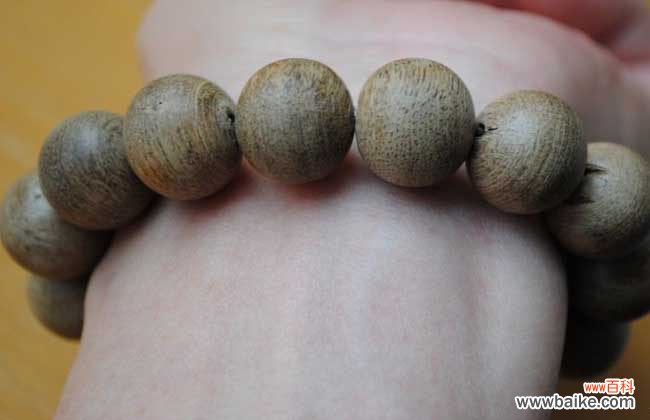 盘好的沉香手串是什么颜色 沉香手串怎么盘才好?