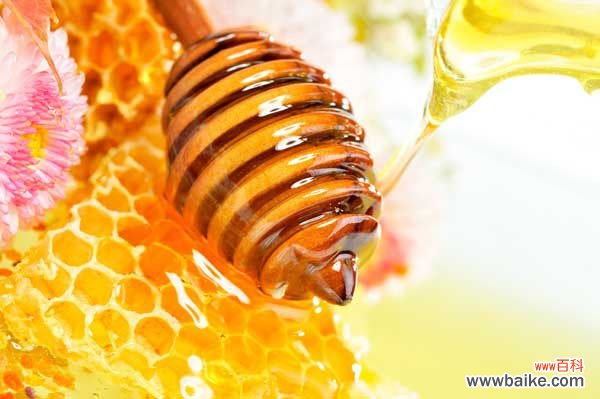 蜂蜜是直接吃还是兑水喝比较好 喝蜂蜜水的好处和坏处