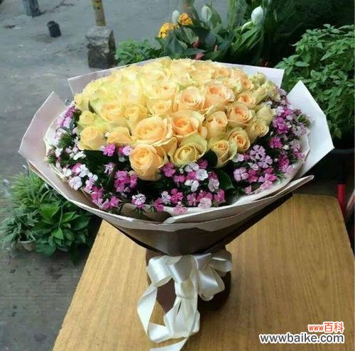 黄玫瑰花语、文化内涵与使用场合 黄玫瑰几朵代表的意义