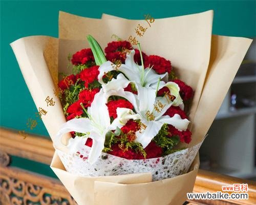 用花语诉说真情,解读19朵康乃馨的美丽意蕴 19朵康乃馨的花语与含义