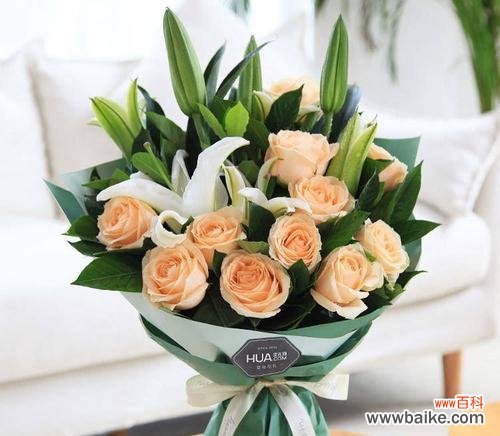 解读这种美丽鲜花背后的深刻含义 香槟玫瑰的花语与寓意