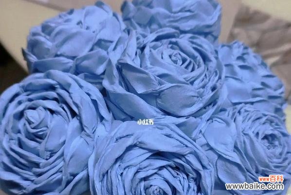 以诗意之美表达独一无二的感受,最深情的承诺 传承爱情的经典,蓝玫瑰的花语