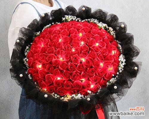 送多少朵才表示何种情感? 玫瑰花的寓意与送花数
