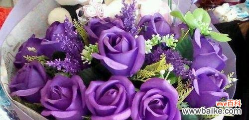 探索三朵玫瑰的不同寓意 三朵玫瑰花语