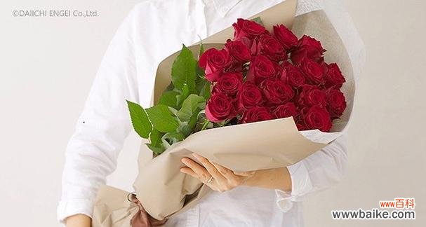 玫瑰的13种含义及其象征的浪漫 13朵玫瑰花语揭示爱情的真谛