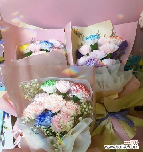 揭开康乃馨花语的真相，读懂TA对你的爱意 男朋友送康乃馨，暗藏着什么心意？