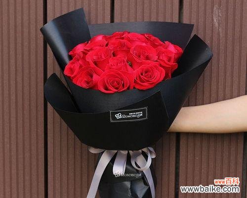 探究24朵玫瑰的象征意义及用途 24朵玫瑰的代表意义