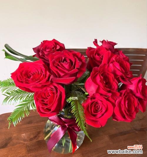 花语文化中的经典代表 十二朵玫瑰的寓意