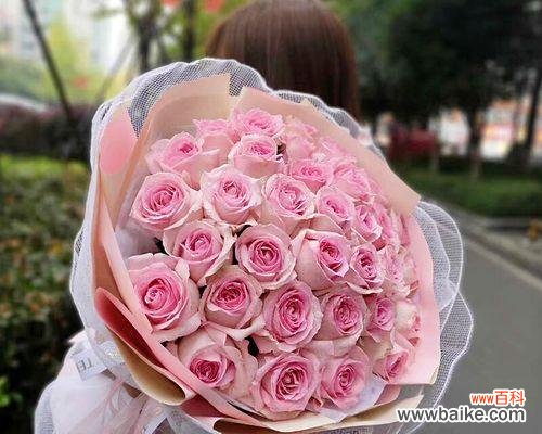 粉玫瑰花语大全；女孩子喜欢收到粉玫瑰的原因 粉玫瑰花语大全；女孩子喜欢收到粉玫瑰的原因