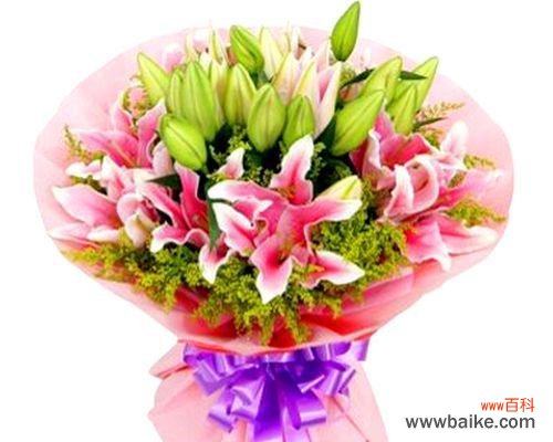 送6朵百合加5枝玫瑰代表什么意思？如何理解这种花语的含义？