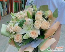 六朵玫瑰加五朵百合的寓意是什么？有哪些？