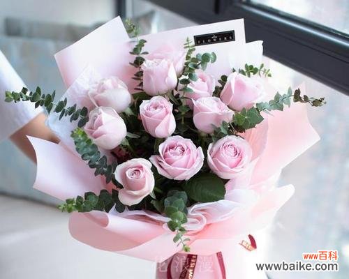 两支红玫瑰花的含义是什么?用英语如何表达?