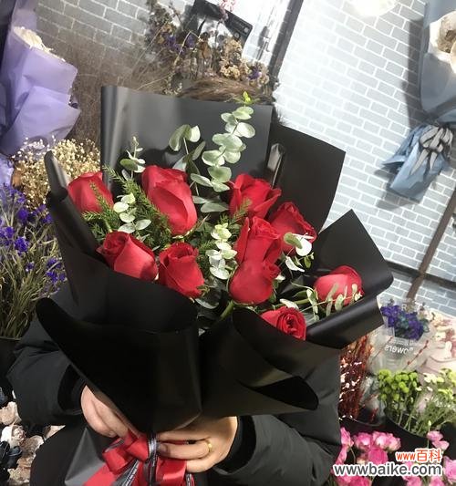 从数字、颜色到花语,这些关于13朵玫瑰的知识你知道吗? 探寻13朵玫瑰花的神秘象征意义