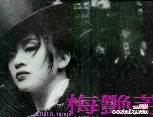 专辑封面为何选择白玫瑰？白玫瑰在专辑中的象征意义是什么？